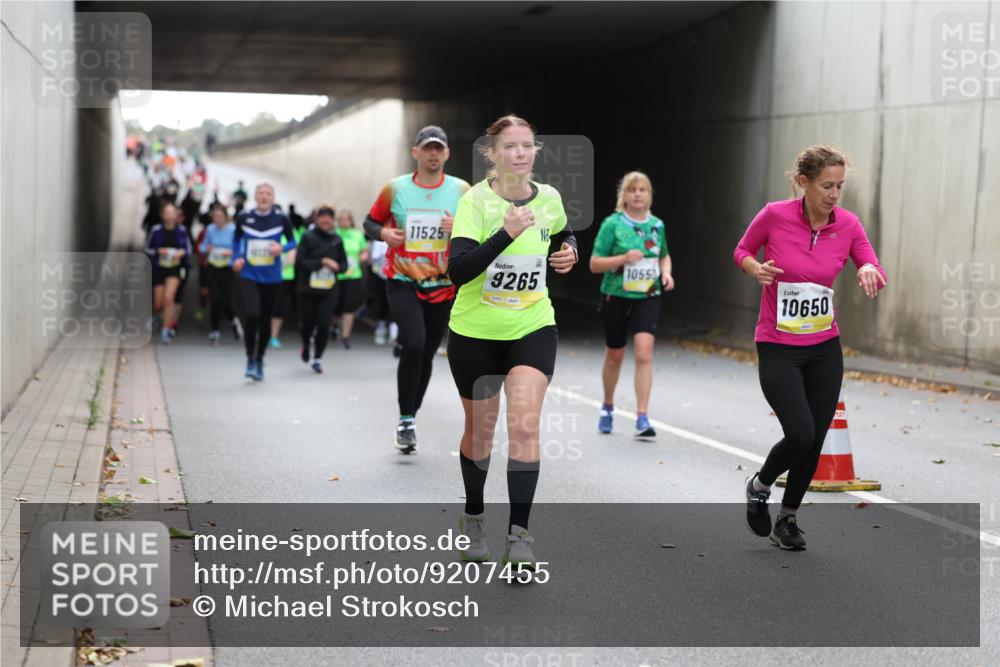 05.10.2025 - 20. swb-Marathon Bremen Michael Strokosch http://msf.ph/oto/9207455 05.10.2025 11:00:52 Laufen 11525, 9265, 1055, 10650 meine-sportfotos.de
