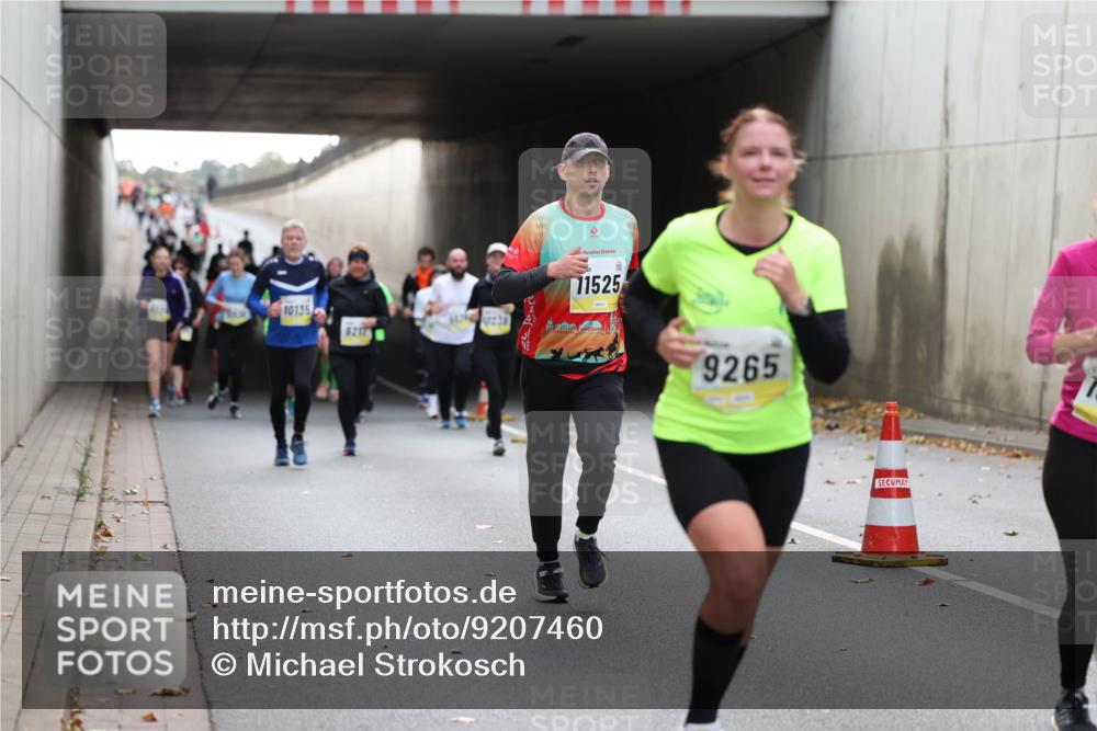 05.10.2025 - 20. swb-Marathon Bremen Michael Strokosch http://msf.ph/oto/9207460 05.10.2025 11:00:53 Laufen 10135, 8217, 11525, 9265 meine-sportfotos.de