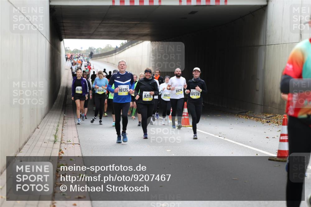 05.10.2025 - 20. swb-Marathon Bremen Michael Strokosch http://msf.ph/oto/9207467 05.10.2025 11:00:55 Laufen 9334, 10836, 10135, 9826, 9217, 10937, 10239 meine-sportfotos.de