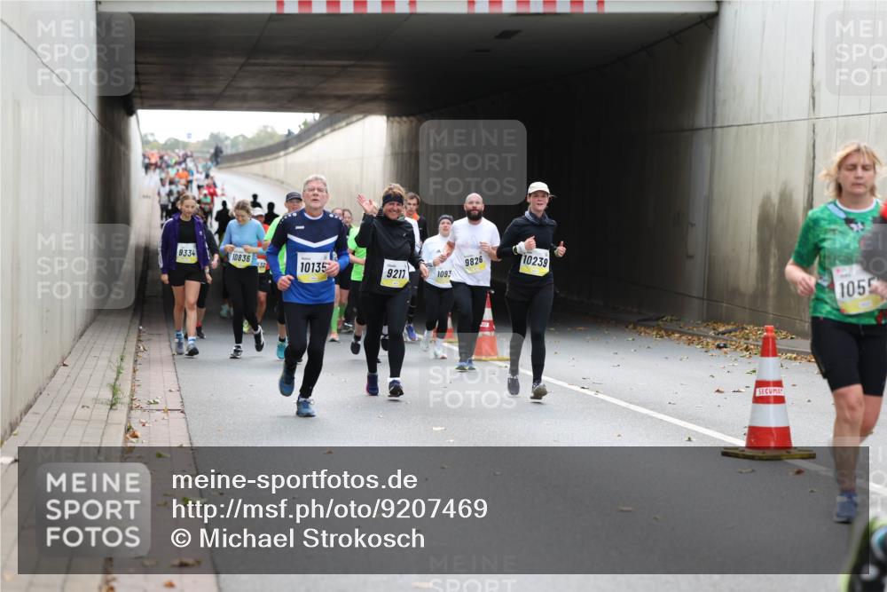 05.10.2025 - 20. swb-Marathon Bremen Michael Strokosch http://msf.ph/oto/9207469 05.10.2025 11:00:55 Laufen 9334, 10836, 9826, 10239, 10135, 9211, 1093, 1055 meine-sportfotos.de