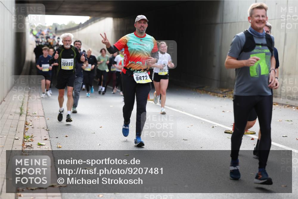 05.10.2025 - 20. swb-Marathon Bremen Michael Strokosch http://msf.ph/oto/9207481 05.10.2025 10:54:11 Laufen 10889, 20, 9672, 1063, 2025 meine-sportfotos.de
