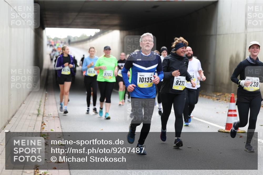 05.10.2025 - 20. swb-Marathon Bremen Michael Strokosch http://msf.ph/oto/9207487 05.10.2025 11:00:58 Laufen 9334, 10836, 9702, 10135, 9211, 239 meine-sportfotos.de