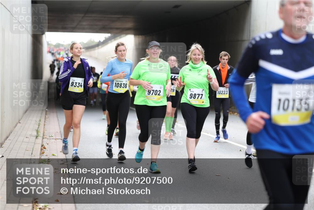 05.10.2025 - 20. swb-Marathon Bremen Michael Strokosch http://msf.ph/oto/9207500 05.10.2025 11:01:01 Laufen 9334, 10836, 29, 9702, 9877, 10223, 10135 meine-sportfotos.de