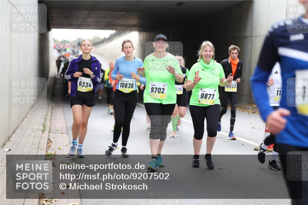 05.10.2025 - 20. swb-Marathon Bremen Michael Strokosch http://msf.ph/oto/9207502 05.10.2025 11:01:01 Laufen 9334, 10836, 9702, 9877, 10223, 11, 1, 529 meine-sportfotos.de