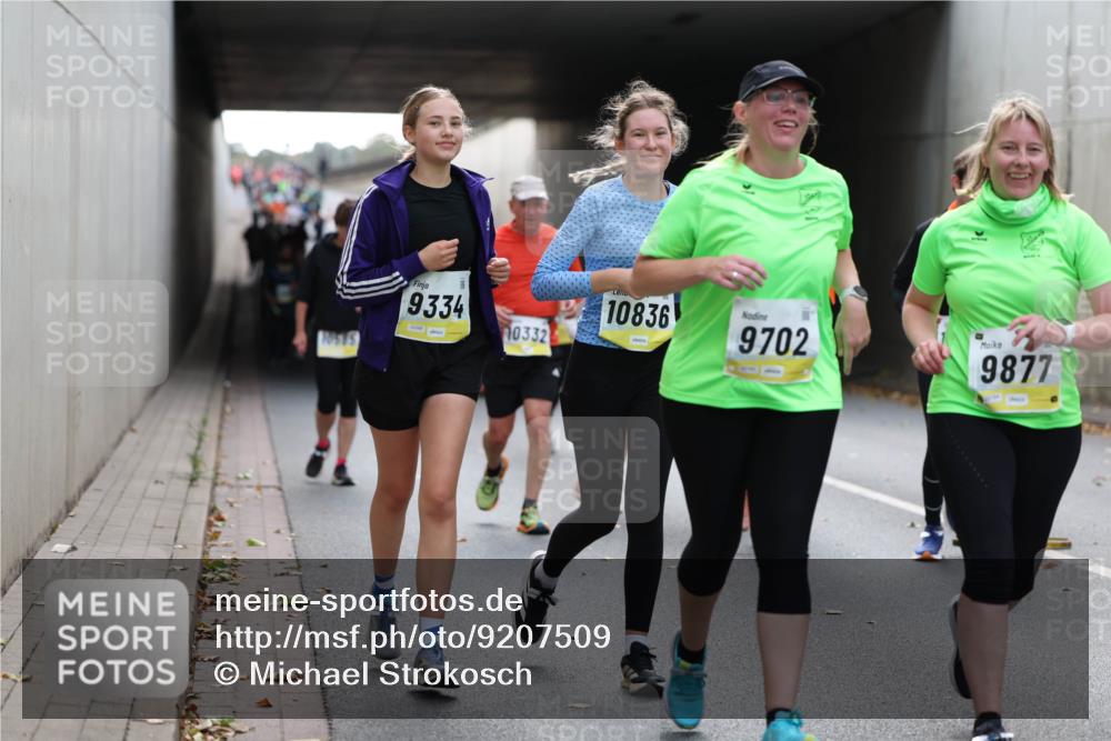 05.10.2025 - 20. swb-Marathon Bremen Michael Strokosch http://msf.ph/oto/9207509 05.10.2025 11:01:02 Laufen 10515, 9334, 10332, 10836, 9702, 9877 meine-sportfotos.de