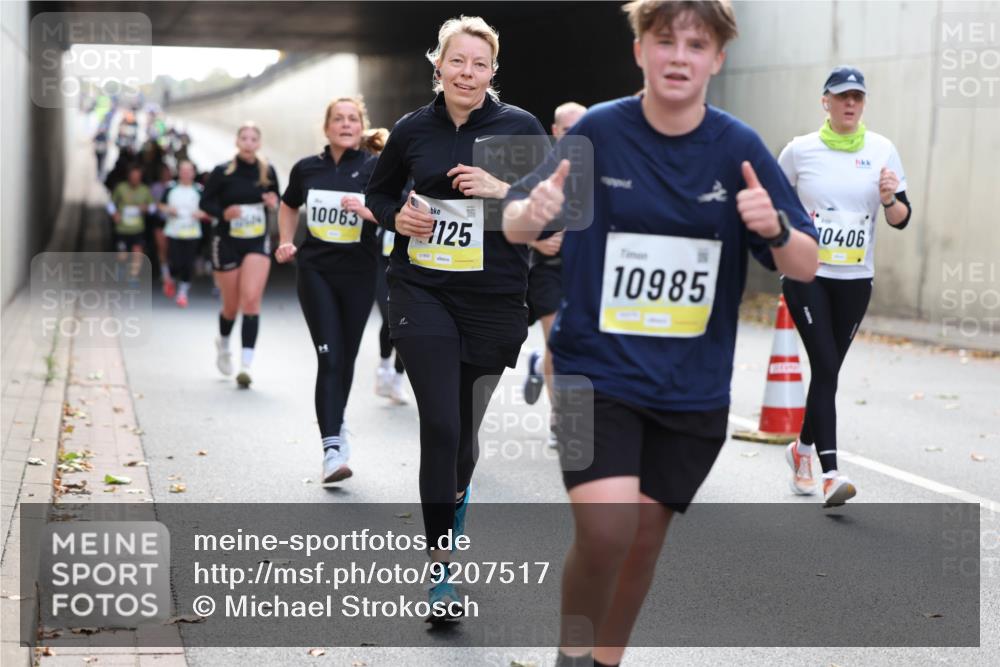 05.10.2025 - 20. swb-Marathon Bremen Michael Strokosch http://msf.ph/oto/9207517 05.10.2025 10:54:18 Laufen 10063, 125, 10985, 0406 meine-sportfotos.de