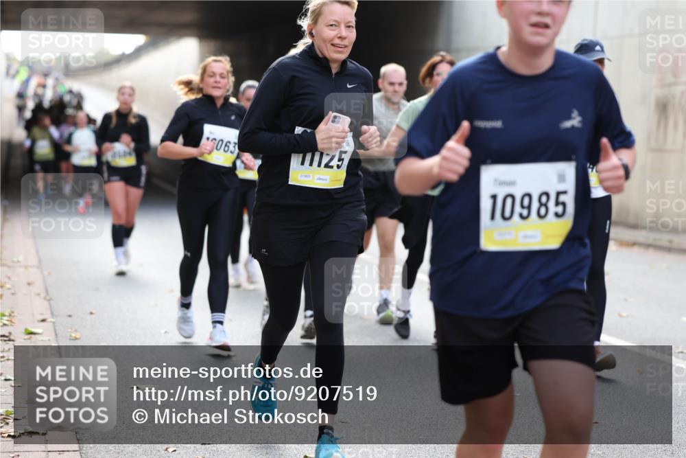 05.10.2025 - 20. swb-Marathon Bremen Michael Strokosch http://msf.ph/oto/9207519 05.10.2025 10:54:18 Laufen 063, 1125, 10985 meine-sportfotos.de