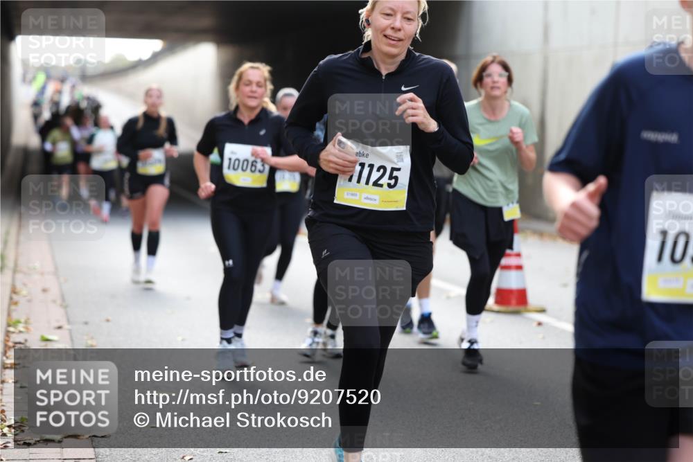 05.10.2025 - 20. swb-Marathon Bremen Michael Strokosch http://msf.ph/oto/9207520 05.10.2025 10:54:18 Laufen 10063, 1125, 01869, 10 meine-sportfotos.de