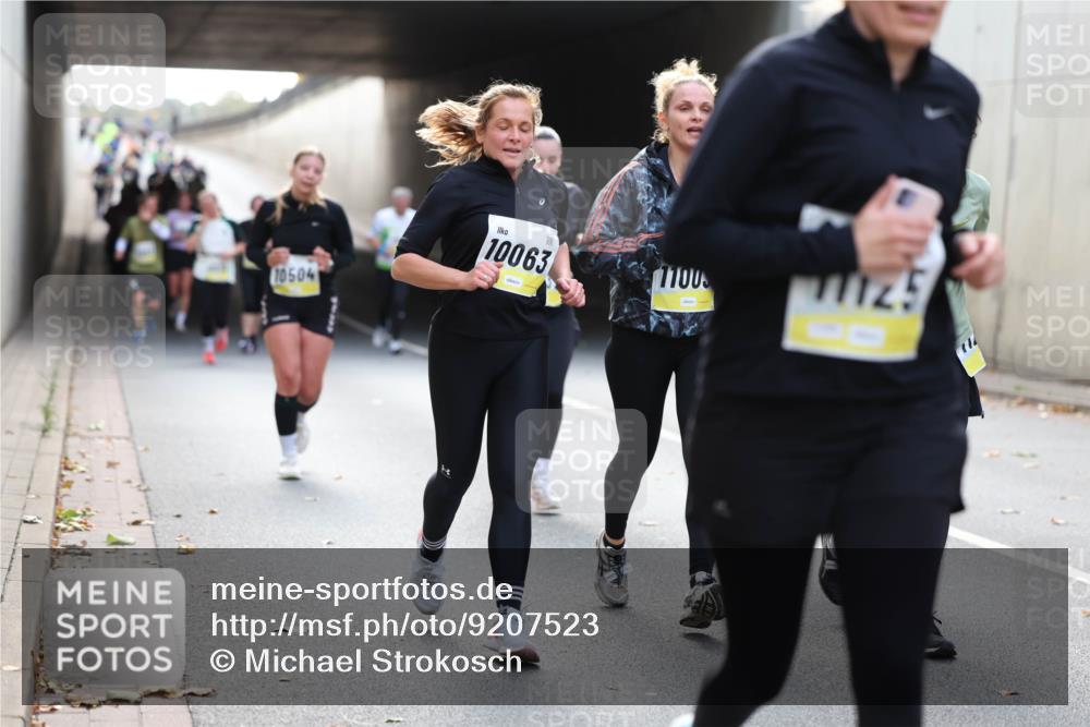 05.10.2025 - 20. swb-Marathon Bremen Michael Strokosch http://msf.ph/oto/9207523 05.10.2025 10:54:19 Laufen 10504, 10063, 1100, 11125 meine-sportfotos.de