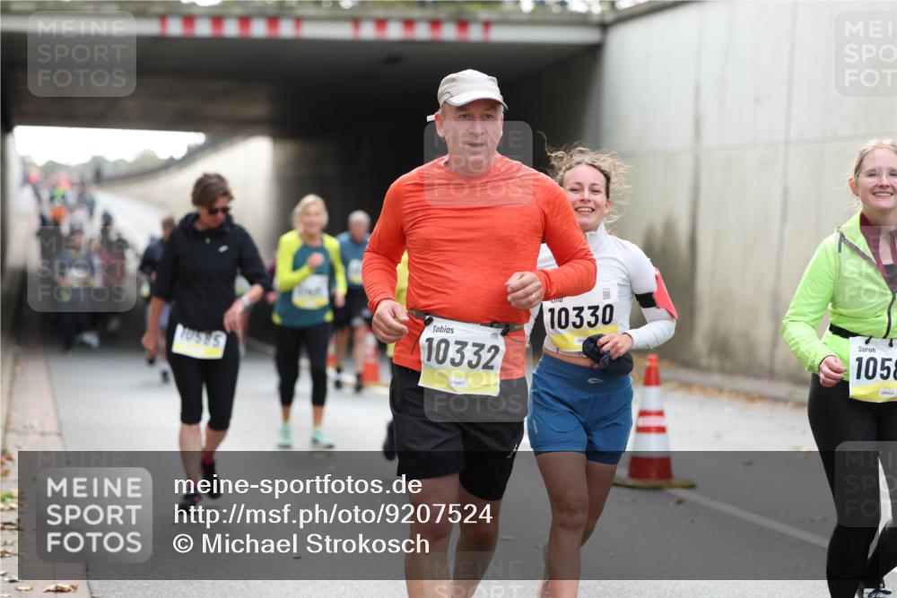 05.10.2025 - 20. swb-Marathon Bremen Michael Strokosch http://msf.ph/oto/9207524 05.10.2025 11:01:05 Laufen 10585, 10332, 10330, 1058 meine-sportfotos.de