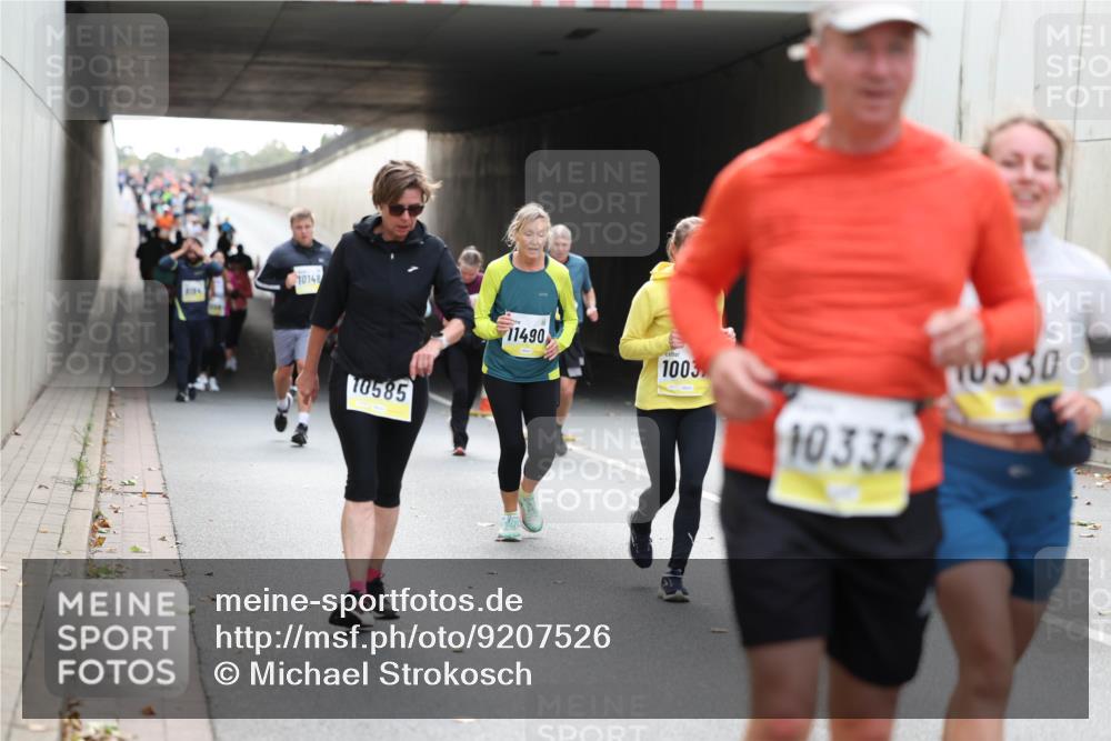 05.10.2025 - 20. swb-Marathon Bremen Michael Strokosch http://msf.ph/oto/9207526 05.10.2025 11:01:06 Laufen 10148, 10585, 11490, 1003, 10332, 10530 meine-sportfotos.de