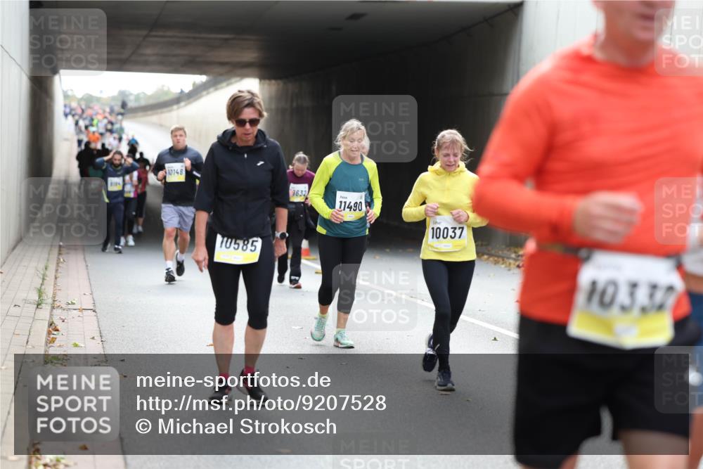05.10.2025 - 20. swb-Marathon Bremen Michael Strokosch http://msf.ph/oto/9207528 05.10.2025 11:01:06 Laufen 10148, 10585, 3632, 11490, 10037, 103320 meine-sportfotos.de