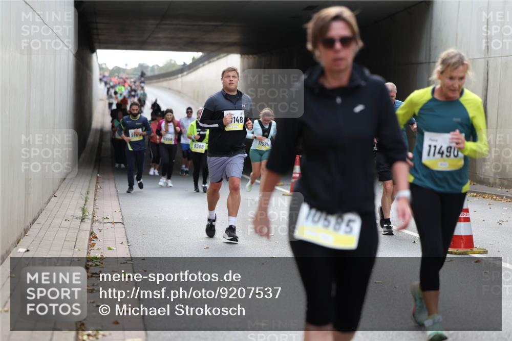 05.10.2025 - 20. swb-Marathon Bremen Michael Strokosch http://msf.ph/oto/9207537 05.10.2025 11:01:08 Laufen 916, 9306, 148, 17584, 11490, 10585 meine-sportfotos.de