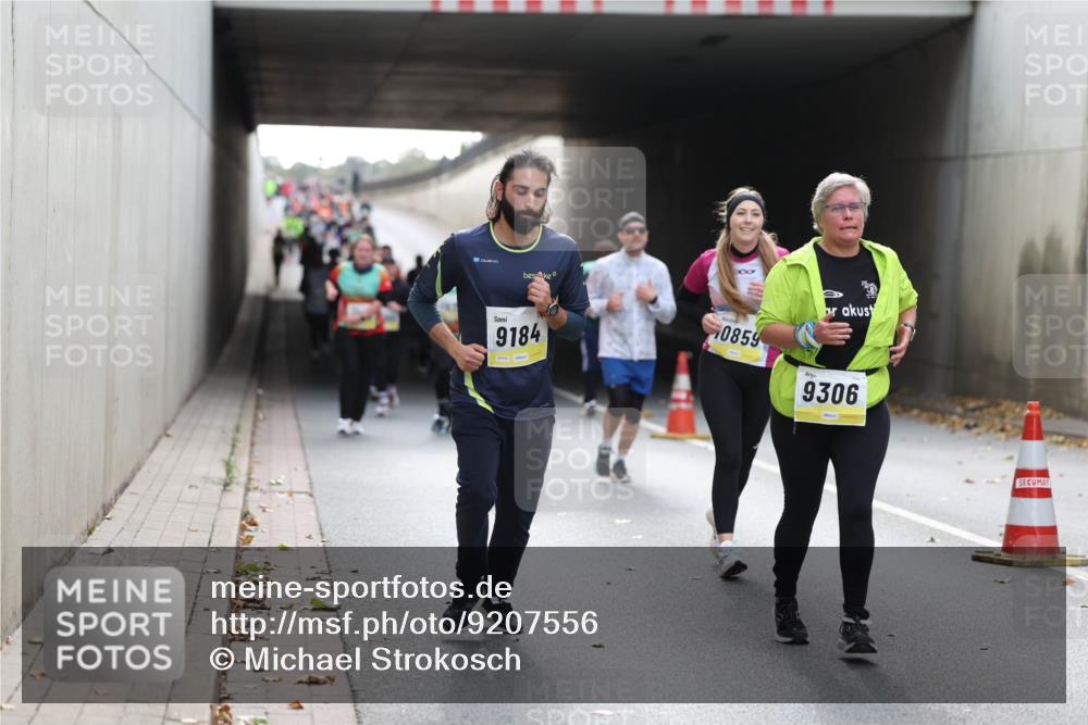 05.10.2025 - 20. swb-Marathon Bremen Michael Strokosch http://msf.ph/oto/9207556 05.10.2025 11:01:15 Laufen 9184, 2516, 0859, 9306 meine-sportfotos.de