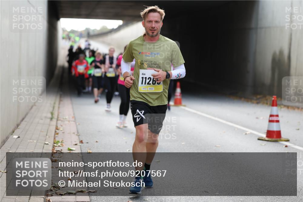 05.10.2025 - 20. swb-Marathon Bremen Michael Strokosch http://msf.ph/oto/9207567 05.10.2025 10:54:28 Laufen 21, 2025, 11265, 02512 meine-sportfotos.de