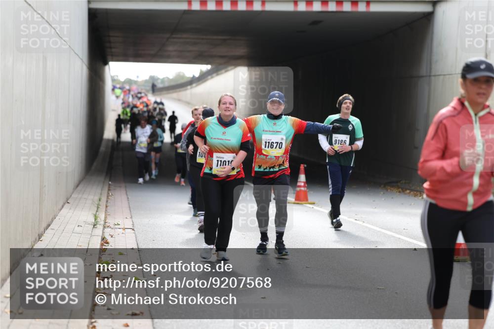 05.10.2025 - 20. swb-Marathon Bremen Michael Strokosch http://msf.ph/oto/9207568 05.10.2025 11:01:20 Laufen 0, 2, 108, 11010, 11670, 9186 meine-sportfotos.de