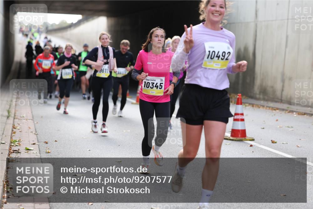 05.10.2025 - 20. swb-Marathon Bremen Michael Strokosch http://msf.ph/oto/9207577 05.10.2025 10:54:30 Laufen 8611, 10345, 10492 meine-sportfotos.de