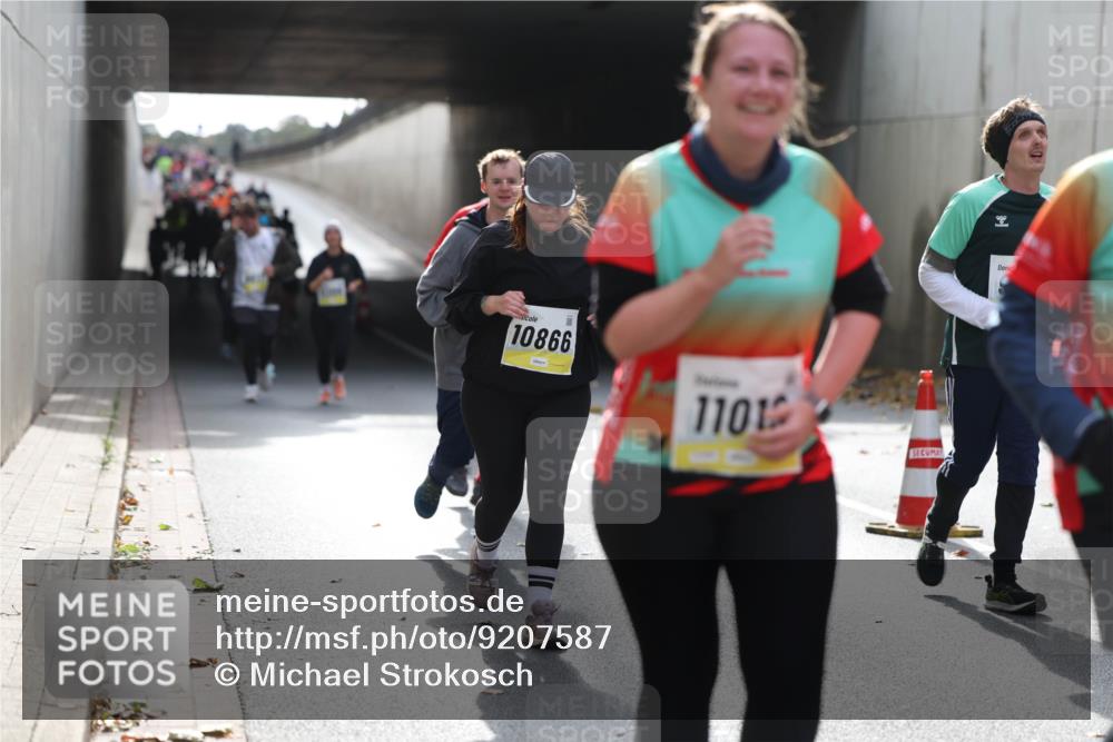 05.10.2025 - 20. swb-Marathon Bremen Michael Strokosch http://msf.ph/oto/9207587 05.10.2025 11:01:23 Laufen 10866, 11012 meine-sportfotos.de