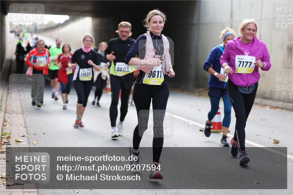 05.10.2025 - 20. swb-Marathon Bremen Michael Strokosch http://msf.ph/oto/9207594 05.10.2025 10:54:32 Laufen 11595, 9603, 9611, 7177 meine-sportfotos.de