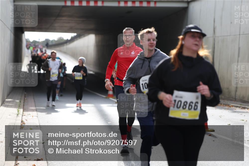 05.10.2025 - 20. swb-Marathon Bremen Michael Strokosch http://msf.ph/oto/9207597 05.10.2025 11:01:25 Laufen 3617, 11308, 10, 10866 meine-sportfotos.de