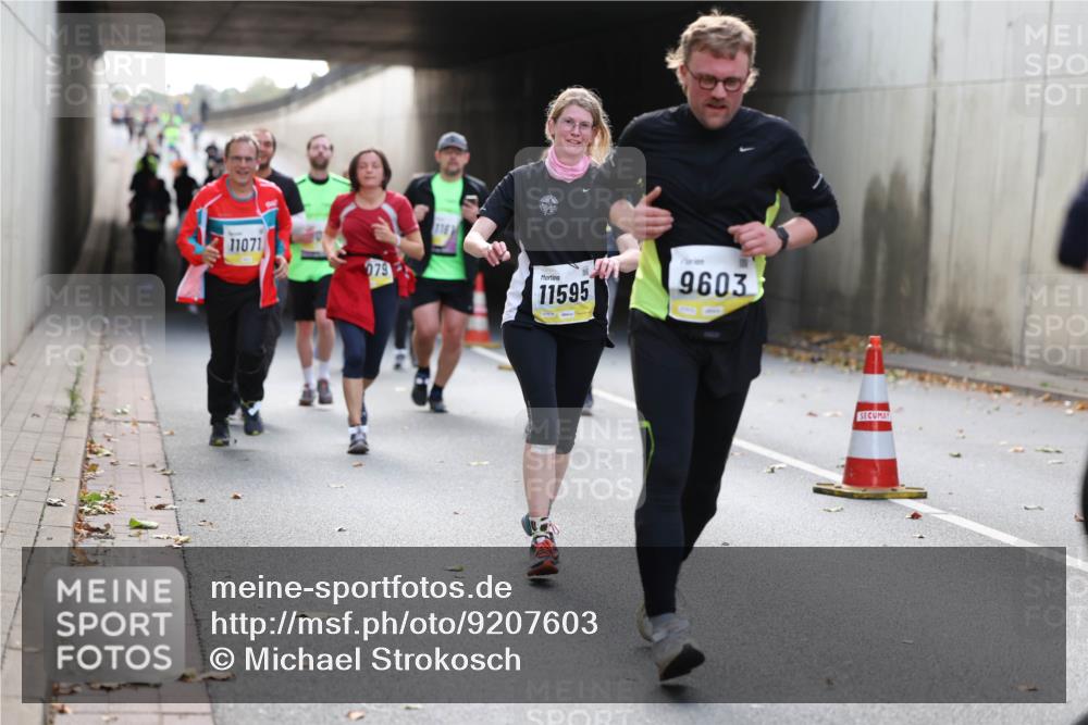 05.10.2025 - 20. swb-Marathon Bremen Michael Strokosch http://msf.ph/oto/9207603 05.10.2025 10:54:34 Laufen 11071, 079, 116, 11595, 9603 meine-sportfotos.de