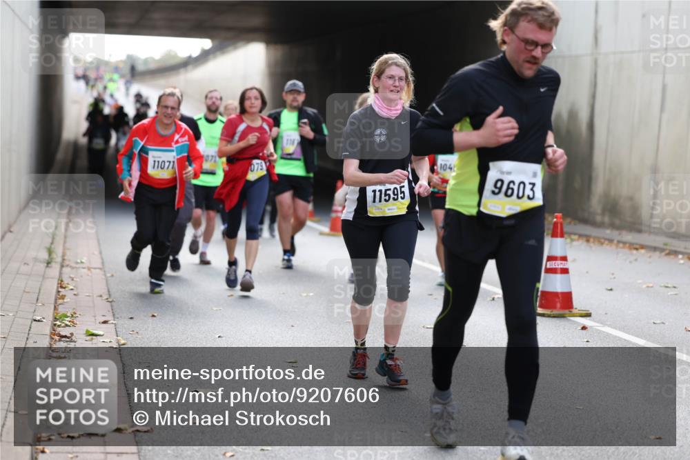 05.10.2025 - 20. swb-Marathon Bremen Michael Strokosch http://msf.ph/oto/9207606 05.10.2025 10:54:34 Laufen 176, 1071, 11071, 079, 11595, 1048, 9603 meine-sportfotos.de