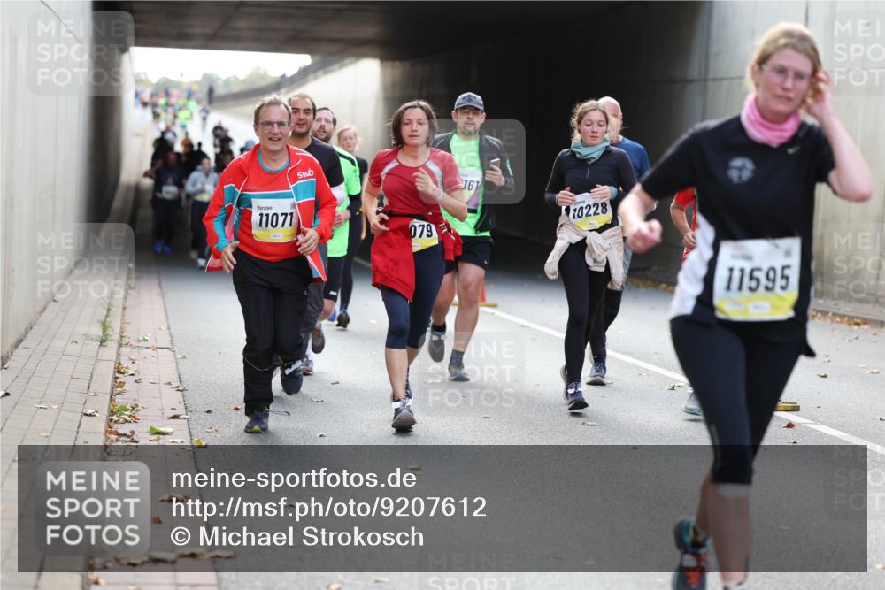 05.10.2025 - 20. swb-Marathon Bremen Michael Strokosch http://msf.ph/oto/9207612 05.10.2025 10:54:35 Laufen 11071, 079, 161, 10228, 11595 meine-sportfotos.de