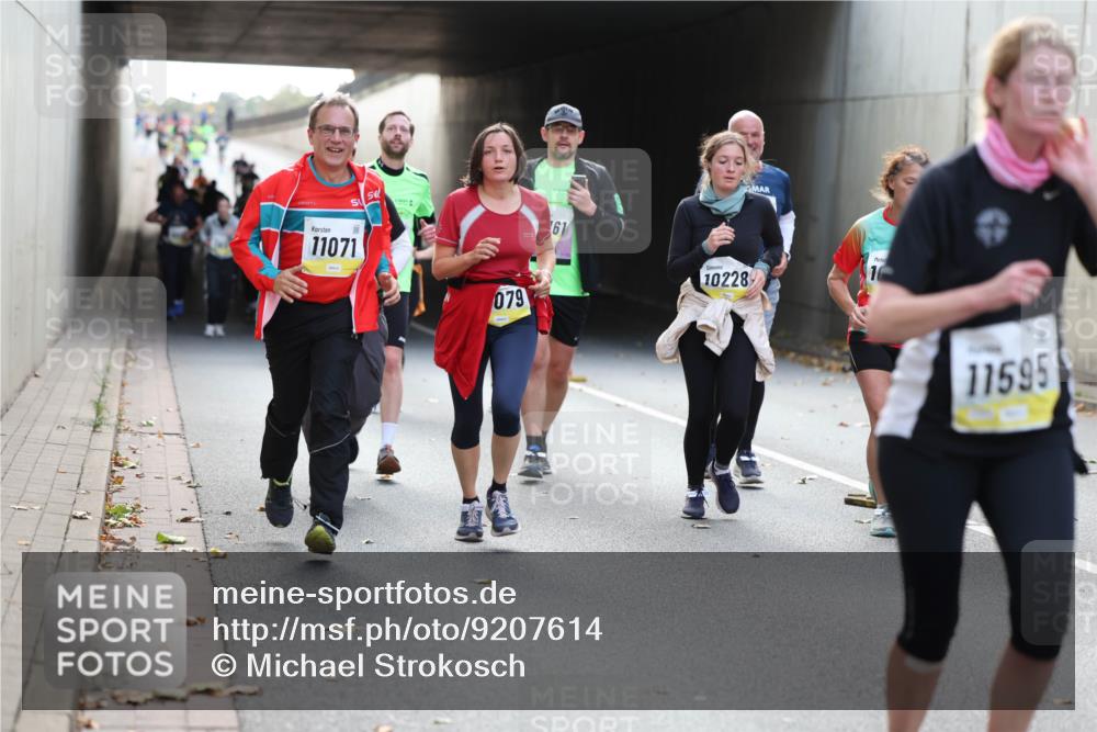05.10.2025 - 20. swb-Marathon Bremen Michael Strokosch http://msf.ph/oto/9207614 05.10.2025 10:54:35 Laufen 11071, 079, 61, 10228, 11595 meine-sportfotos.de
