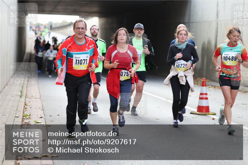 05.10.2025 - 20. swb-Marathon Bremen Michael Strokosch http://msf.ph/oto/9207617 05.10.2025 10:54:36 Laufen 11071, 079, 1022, 10489 meine-sportfotos.de