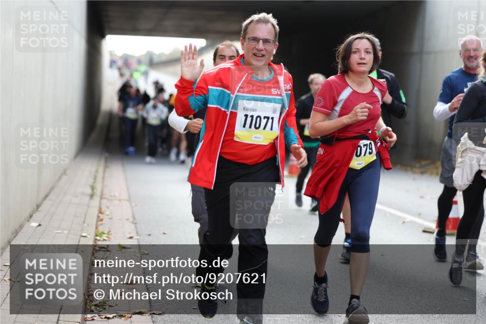 05.10.2025 - 20. swb-Marathon Bremen Michael Strokosch http://msf.ph/oto/9207621 05.10.2025 10:54:37 Laufen 11071, 079 meine-sportfotos.de