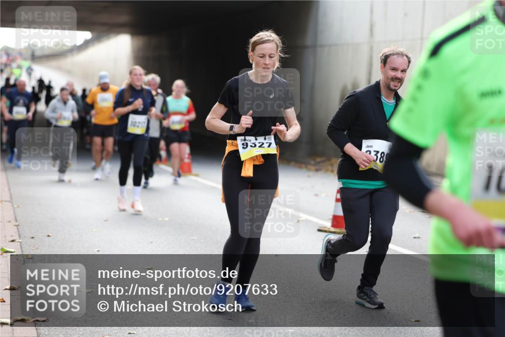 05.10.2025 - 20. swb-Marathon Bremen Michael Strokosch http://msf.ph/oto/9207633 05.10.2025 10:54:40 Laufen 9327, 38, 10 meine-sportfotos.de