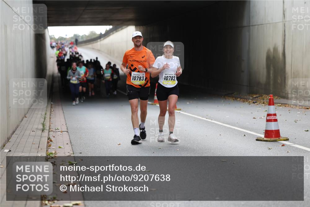 05.10.2025 - 20. swb-Marathon Bremen Michael Strokosch http://msf.ph/oto/9207638 05.10.2025 11:01:36 Laufen 10783, 10782 meine-sportfotos.de