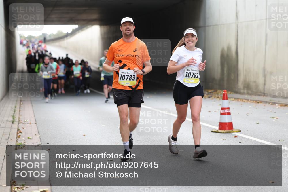 05.10.2025 - 20. swb-Marathon Bremen Michael Strokosch http://msf.ph/oto/9207645 05.10.2025 11:01:38 Laufen 10783, 10782 meine-sportfotos.de
