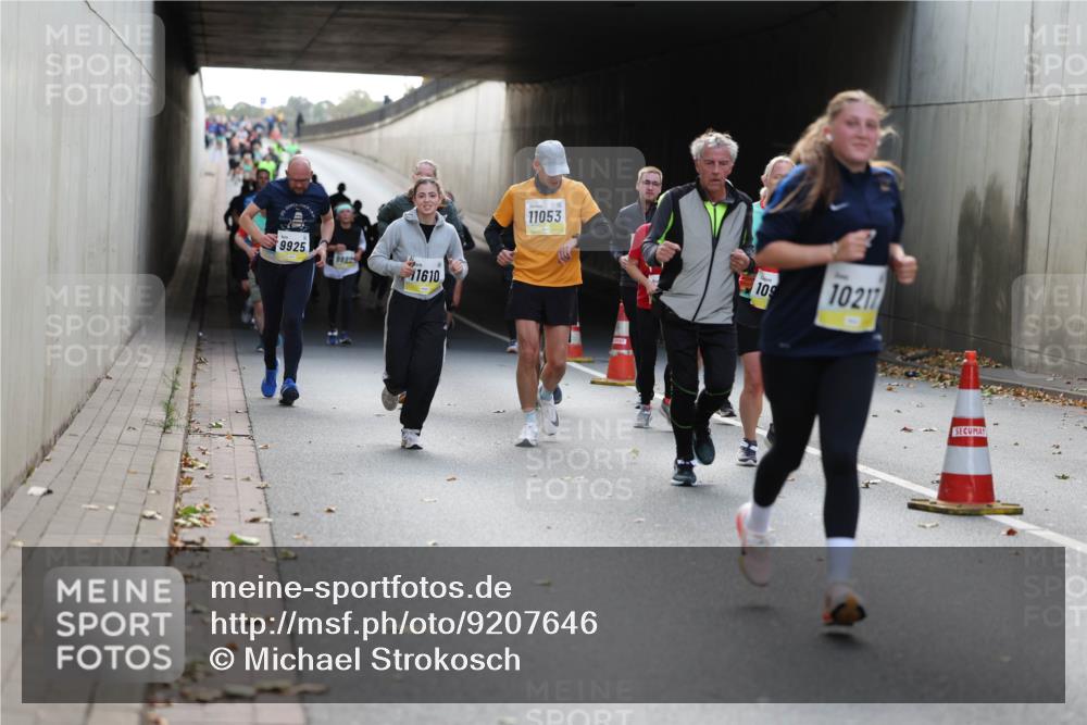 05.10.2025 - 20. swb-Marathon Bremen Michael Strokosch http://msf.ph/oto/9207646 05.10.2025 10:54:42 Laufen 9925, 9820, 11610, 11053, 109, 10217 meine-sportfotos.de