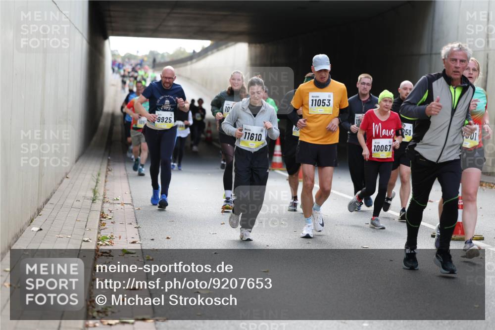 05.10.2025 - 20. swb-Marathon Bremen Michael Strokosch http://msf.ph/oto/9207653 05.10.2025 10:54:44 Laufen 105, 9925, 10, 11610, 11053, 50, 10067 meine-sportfotos.de