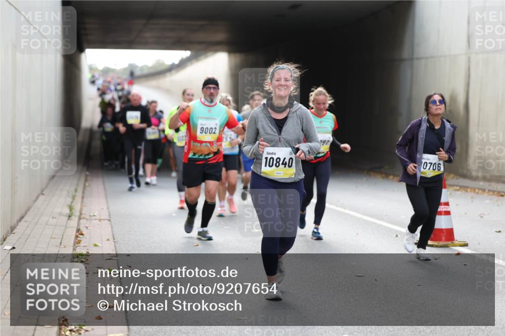 05.10.2025 - 20. swb-Marathon Bremen Michael Strokosch http://msf.ph/oto/9207654 05.10.2025 11:01:46 Laufen 9002, 10840, 0706 meine-sportfotos.de