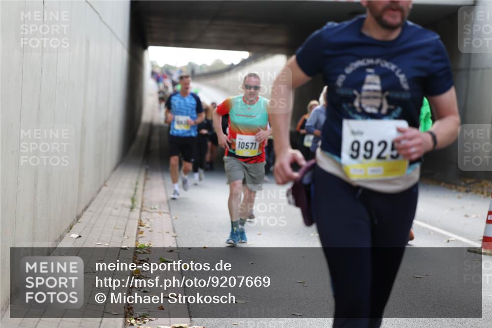 05.10.2025 - 20. swb-Marathon Bremen Michael Strokosch http://msf.ph/oto/9207669 05.10.2025 10:54:48 Laufen 10571, 9925 meine-sportfotos.de