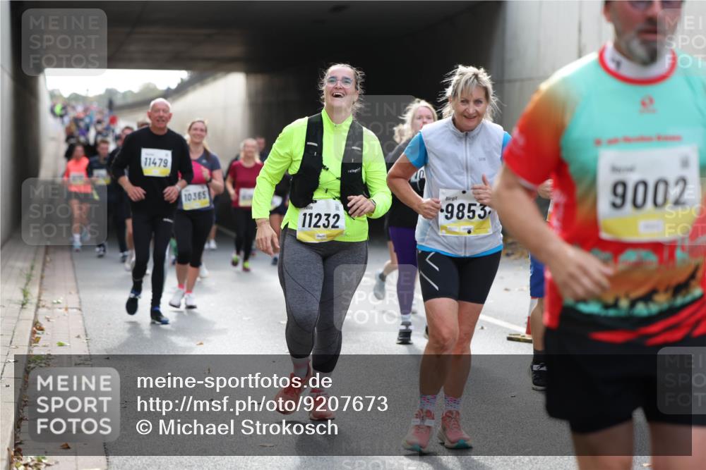 05.10.2025 - 20. swb-Marathon Bremen Michael Strokosch http://msf.ph/oto/9207673 05.10.2025 11:01:50 Laufen 11479, 10365, 11232, 9853, 9002 meine-sportfotos.de