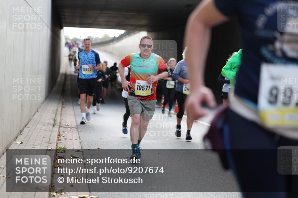 05.10.2025 - 20. swb-Marathon Bremen Michael Strokosch http://msf.ph/oto/9207674 05.10.2025 10:54:49 Laufen 10630, 20, 10571, 1756, 94, 99 meine-sportfotos.de