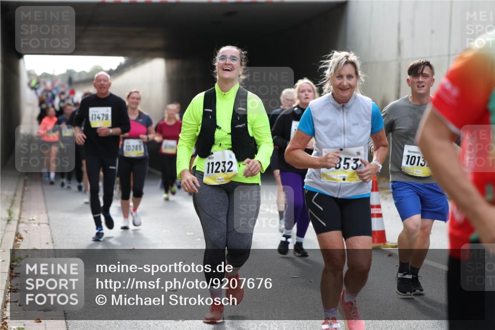 05.10.2025 - 20. swb-Marathon Bremen Michael Strokosch http://msf.ph/oto/9207676 05.10.2025 11:01:50 Laufen 11479, 10365, 11232, 353, 1013 meine-sportfotos.de