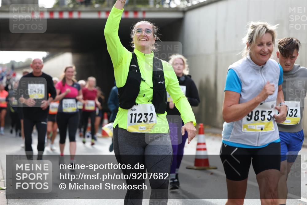 05.10.2025 - 20. swb-Marathon Bremen Michael Strokosch http://msf.ph/oto/9207682 05.10.2025 11:01:51 Laufen 11479, 11232, 9853, 132 meine-sportfotos.de