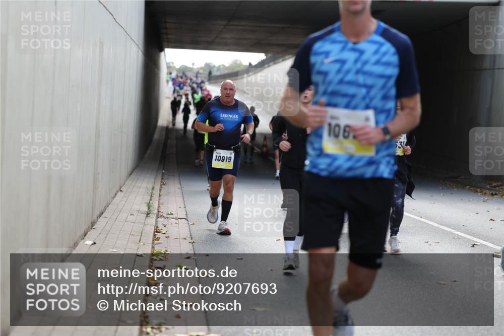 05.10.2025 - 20. swb-Marathon Bremen Michael Strokosch http://msf.ph/oto/9207693 05.10.2025 10:54:54 Laufen 106, 10919 meine-sportfotos.de