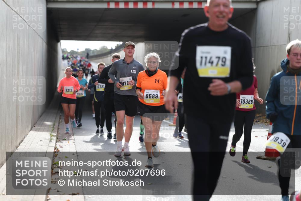 05.10.2025 - 20. swb-Marathon Bremen Michael Strokosch http://msf.ph/oto/9207696 05.10.2025 11:01:54 Laufen 9212, 9982, 9721, 078, 9589, 95, 11479, 10366, 1939 meine-sportfotos.de