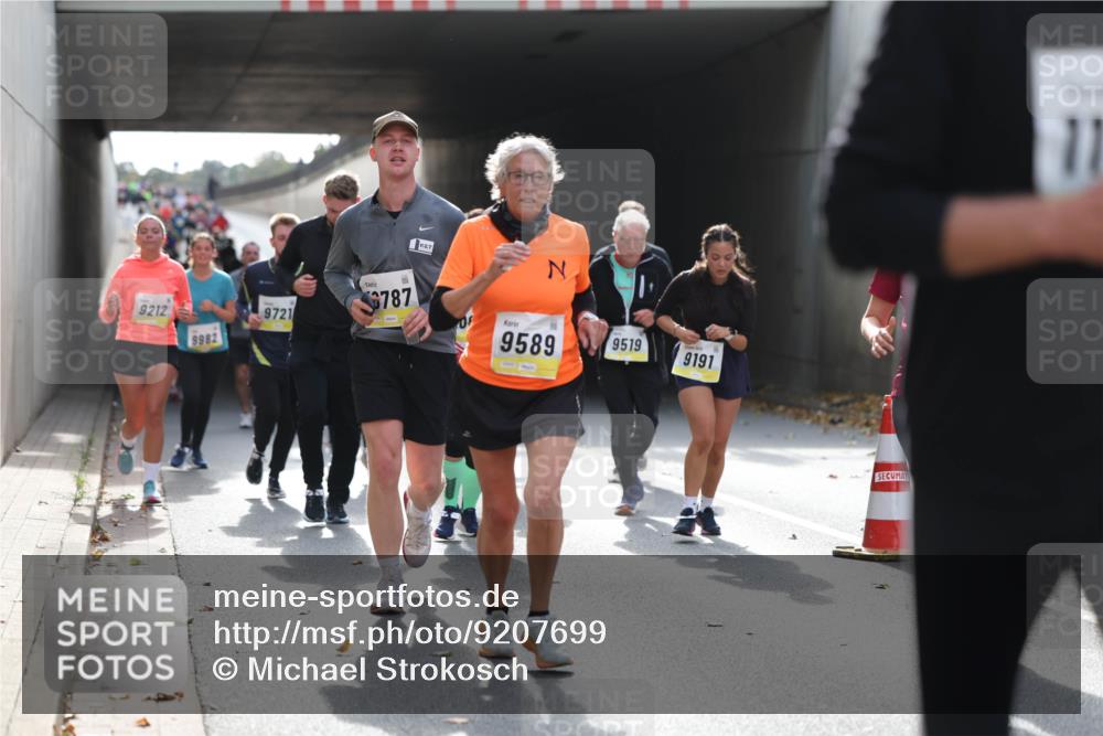 05.10.2025 - 20. swb-Marathon Bremen Michael Strokosch http://msf.ph/oto/9207699 05.10.2025 11:01:55 Laufen 9212, 9982, 9721, 787, 9589, 9519, 9191 meine-sportfotos.de