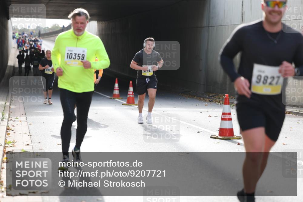 05.10.2025 - 20. swb-Marathon Bremen Michael Strokosch http://msf.ph/oto/9207721 05.10.2025 10:54:59 Laufen 9613, 10359, 511, 9827 meine-sportfotos.de