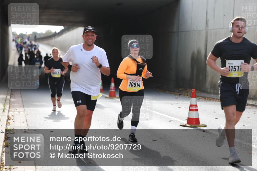 05.10.2025 - 20. swb-Marathon Bremen Michael Strokosch http://msf.ph/oto/9207729 05.10.2025 10:55:02 Laufen 9613, 10914, 1151 meine-sportfotos.de