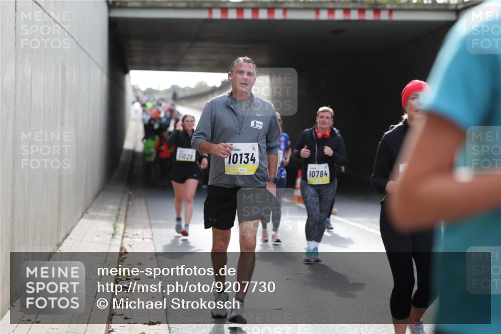 05.10.2025 - 20. swb-Marathon Bremen Michael Strokosch http://msf.ph/oto/9207730 05.10.2025 11:02:03 Laufen 11028, 10134, 10784 meine-sportfotos.de