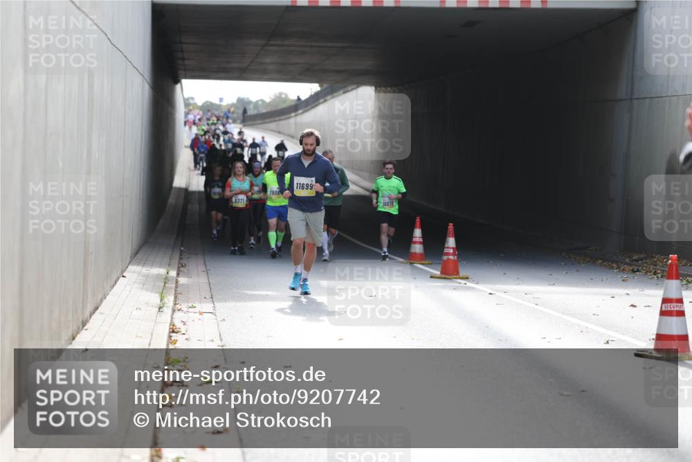 05.10.2025 - 20. swb-Marathon Bremen Michael Strokosch http://msf.ph/oto/9207742 05.10.2025 10:55:08 Laufen 7908, 9371, 11699, 10518 meine-sportfotos.de