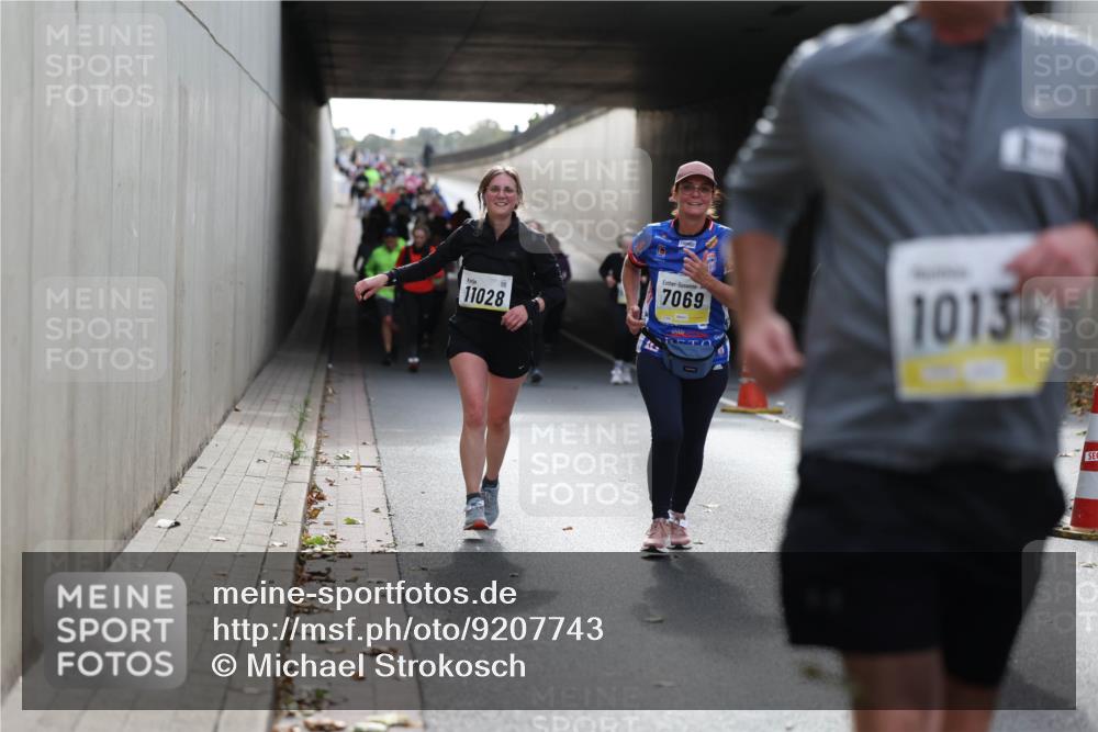 05.10.2025 - 20. swb-Marathon Bremen Michael Strokosch http://msf.ph/oto/9207743 05.10.2025 11:02:04 Laufen 7069, 11028, 10134 meine-sportfotos.de