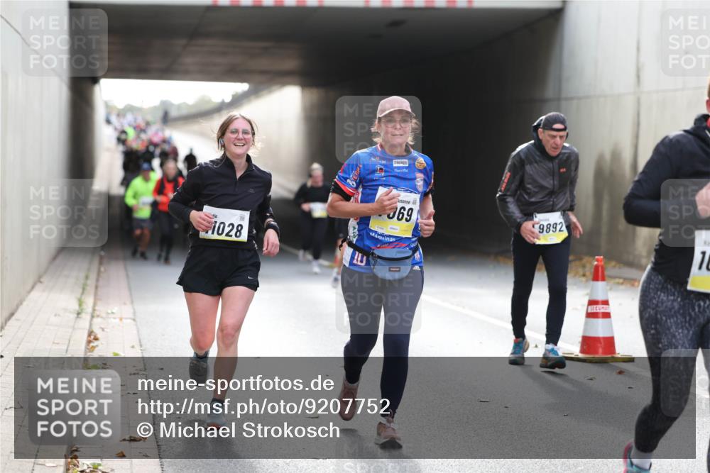 05.10.2025 - 20. swb-Marathon Bremen Michael Strokosch http://msf.ph/oto/9207752 05.10.2025 11:02:06 Laufen 18, 1028, 369, 9892, 16 meine-sportfotos.de